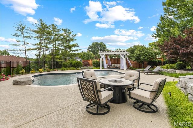 111 Bogey Estates Drive, St Charles, MO 63303