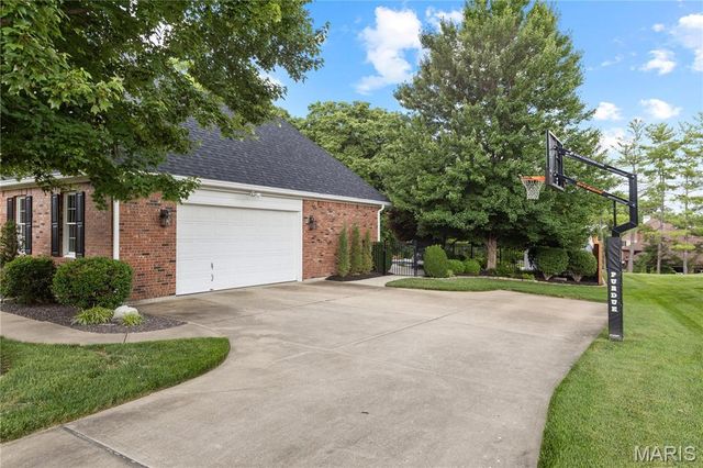 111 Bogey Estates Drive, St Charles, MO 63303