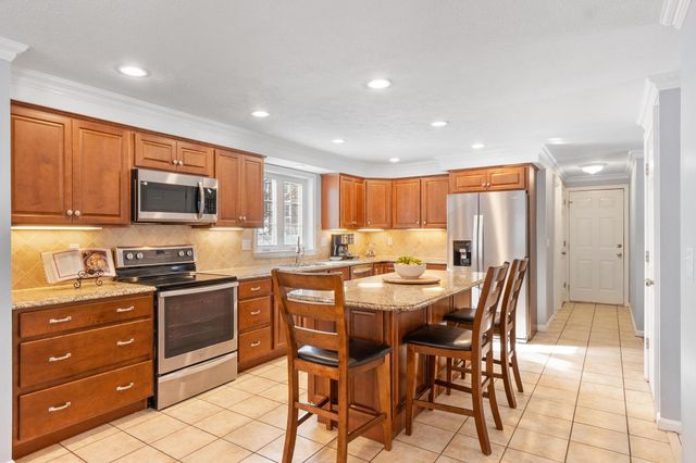 3 COPPERFIELD Lane, Londonderry, NH 03053