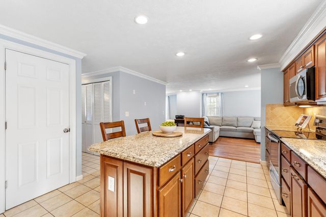 3 COPPERFIELD Lane, Londonderry, NH 03053