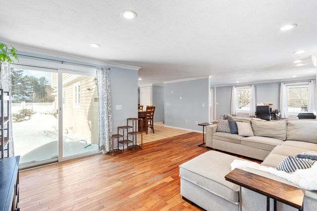 3 COPPERFIELD Lane, Londonderry, NH 03053