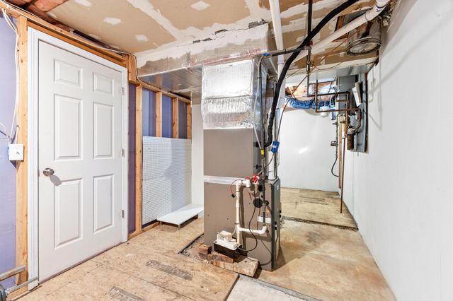 3 COPPERFIELD Lane, Londonderry, NH 03053