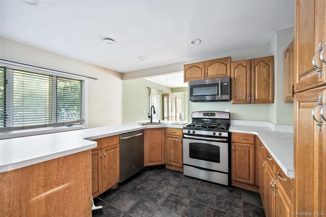 9 Watson, East Islip, NY 11730