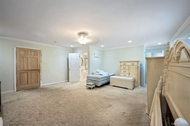 9 Watson, East Islip, NY 11730