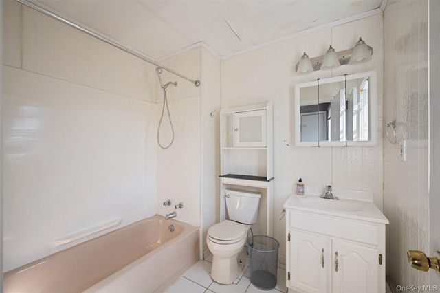 9 Watson, East Islip, NY 11730