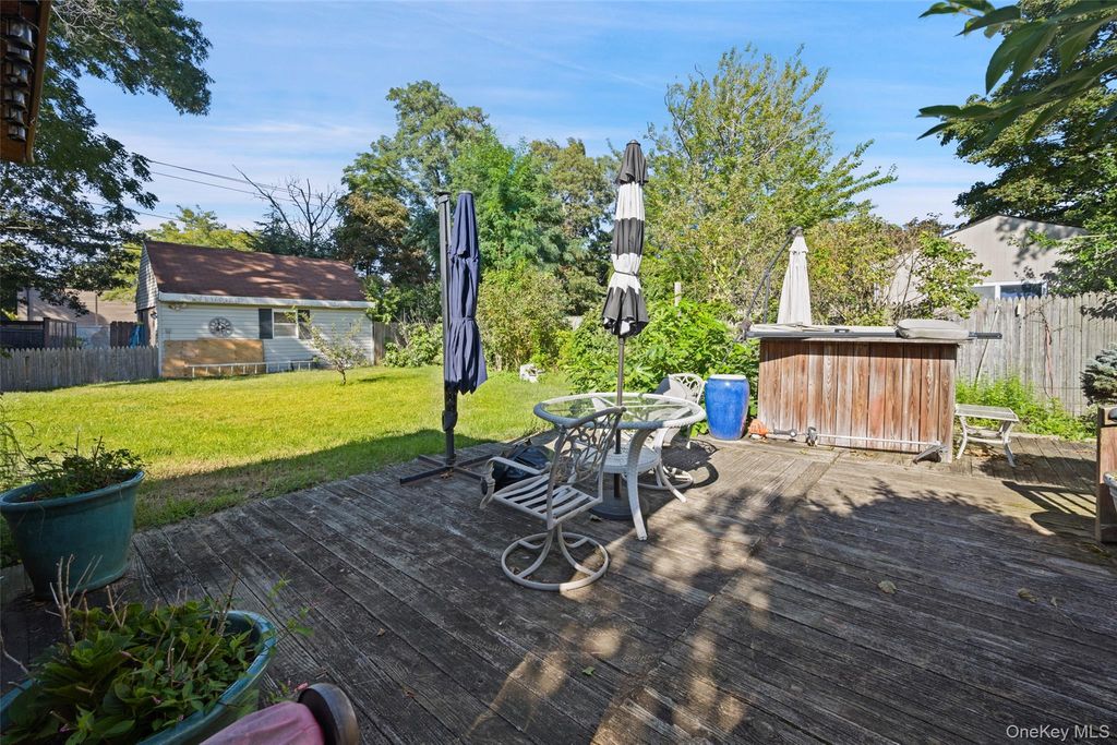 9 Watson, East Islip, NY 11730 — photo 4