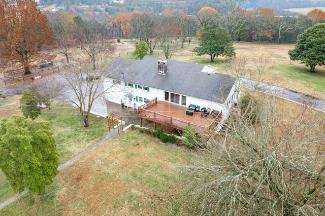 545 Puryears Bend Rd, Hartsville, TN 37074