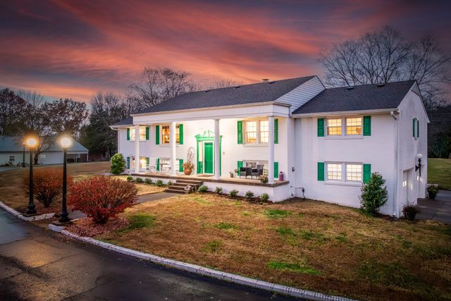 545 Puryears Bend Rd, Hartsville, TN 37074