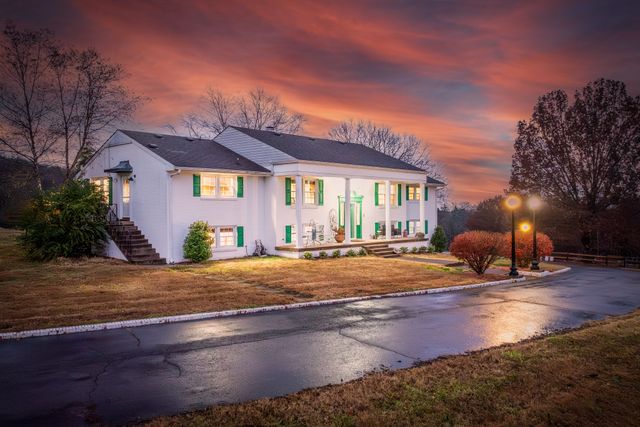 545 Puryears Bend Rd, Hartsville, TN 37074