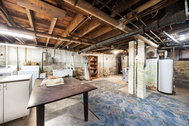 67 Columbus Ave, Holyoke, MA 01040