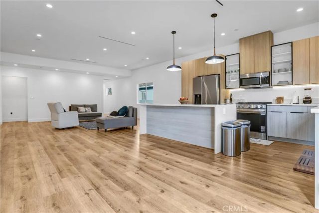 6900 Corbin Avenue, Reseda, CA 91335