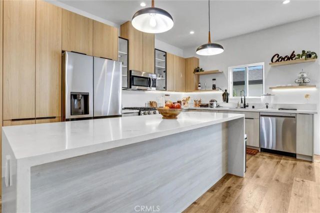 6900 Corbin Avenue, Reseda, CA 91335