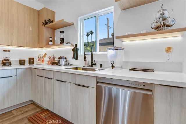 6900 Corbin Avenue, Reseda, CA 91335