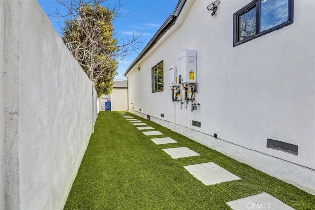6900 Corbin Avenue, Reseda, CA 91335