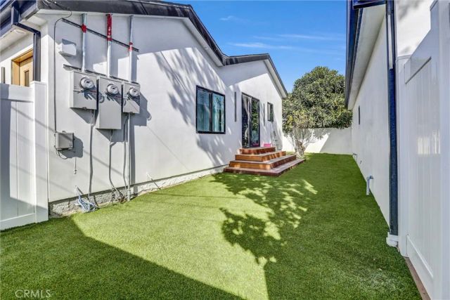 6900 Corbin Avenue, Reseda, CA 91335