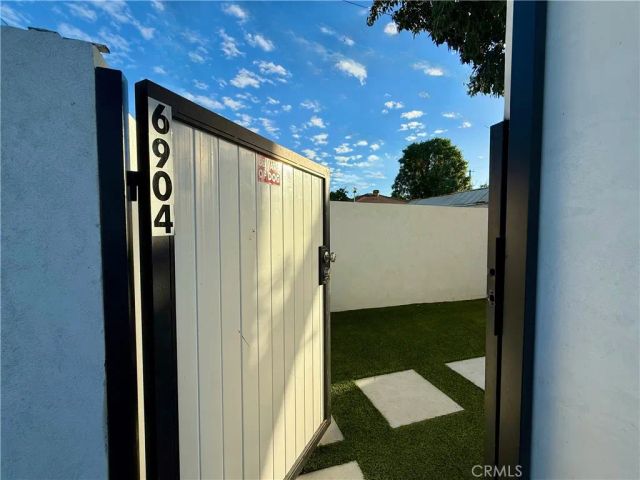 6900 Corbin Avenue, Reseda, CA 91335