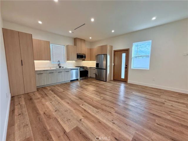 6900 Corbin Avenue, Reseda, CA 91335