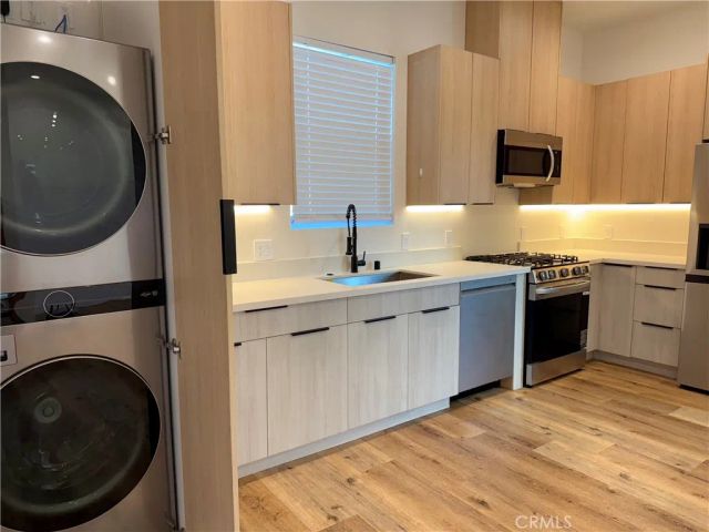 6900 Corbin Avenue, Reseda, CA 91335