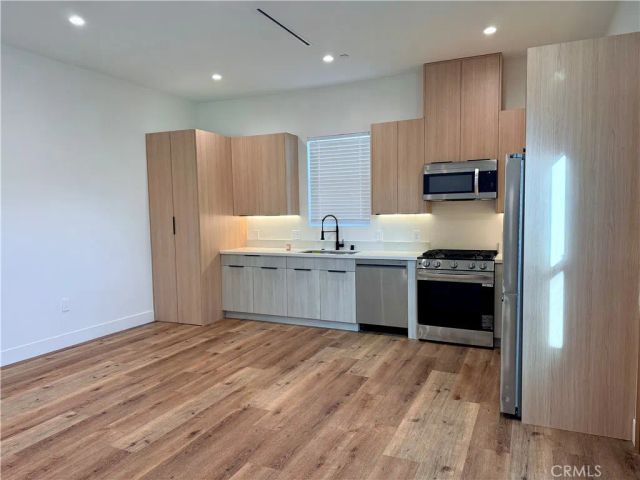 6900 Corbin Avenue, Reseda, CA 91335