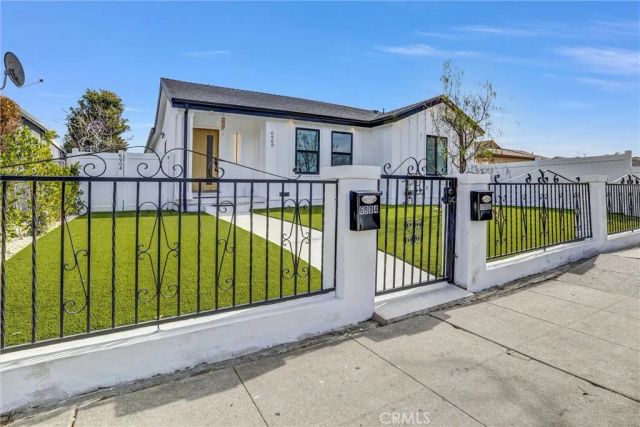 6900 Corbin Avenue, Reseda, CA 91335