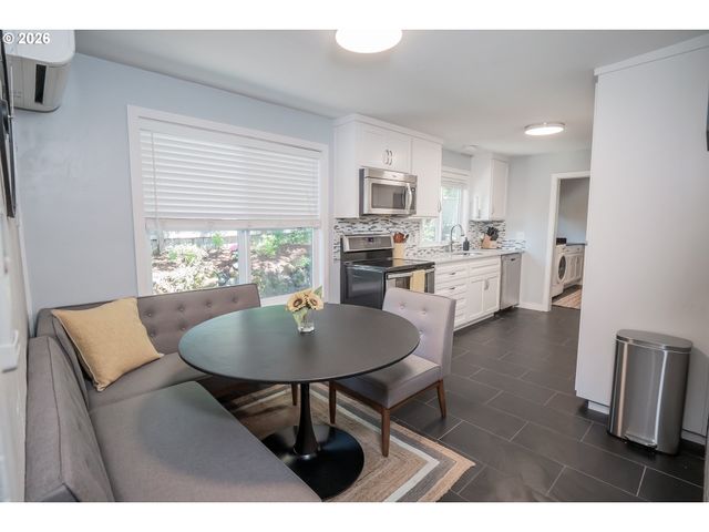1400 W 40TH Ave, Eugene, OR 97405