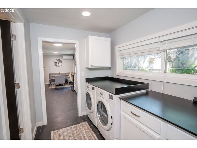 1400 W 40TH Ave, Eugene, OR 97405