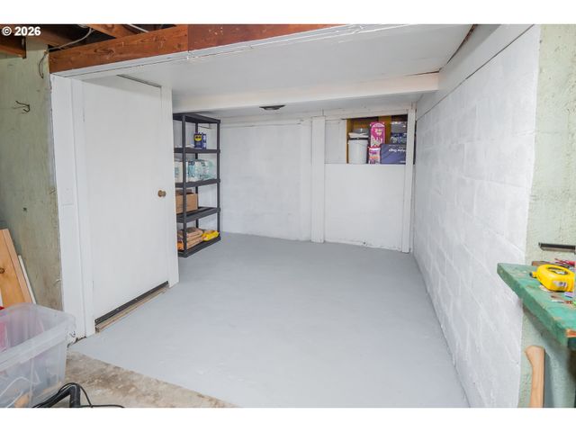 1400 W 40TH Ave, Eugene, OR 97405