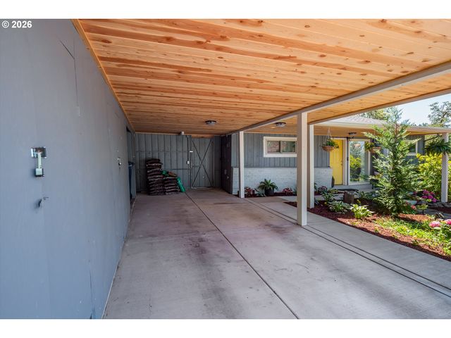1400 W 40TH Ave, Eugene, OR 97405