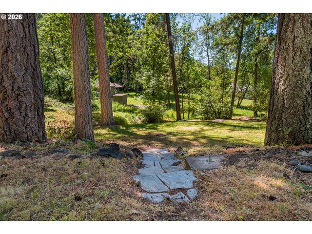 1400 W 40TH Ave, Eugene, OR 97405