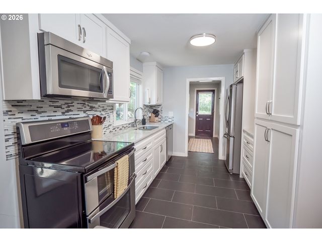1400 W 40TH Ave, Eugene, OR 97405