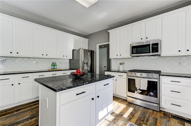 185 Amberbrook Circle, Grayson, GA 30017