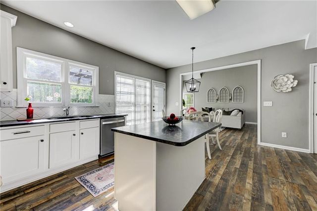 185 Amberbrook Circle, Grayson, GA 30017