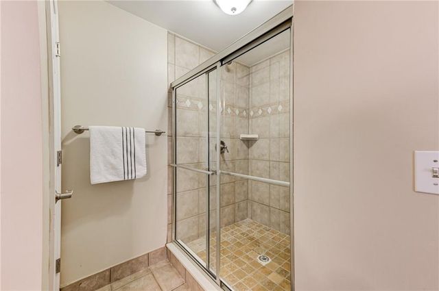 185 Amberbrook Circle, Grayson, GA 30017