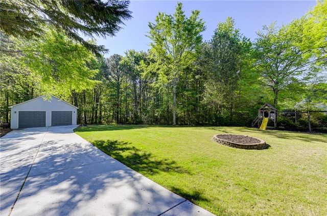 185 Amberbrook Circle, Grayson, GA 30017
