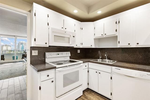 888 Intracoastal Dr 8B, Fort Lauderdale, FL 33304