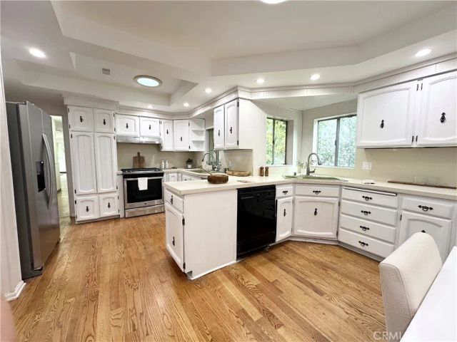 6220 Etiwanda Avenue, Tarzana, CA 91335