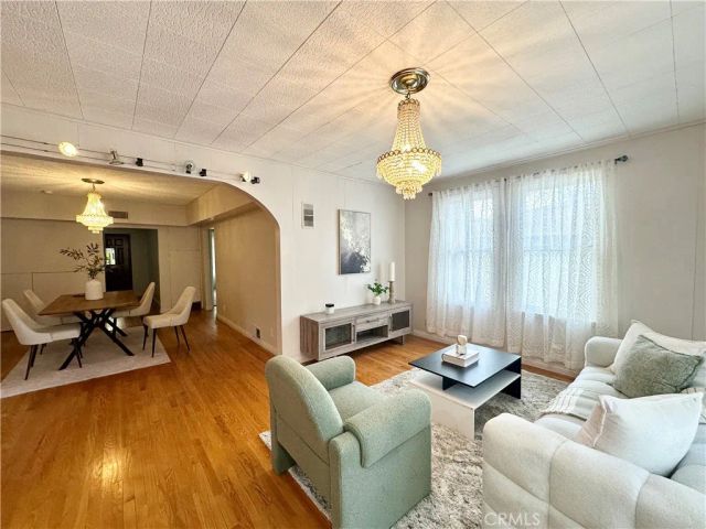 6220 Etiwanda Avenue, Tarzana, CA 91335
