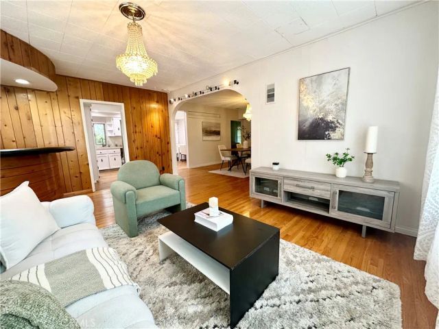 6220 Etiwanda Avenue, Tarzana, CA 91335