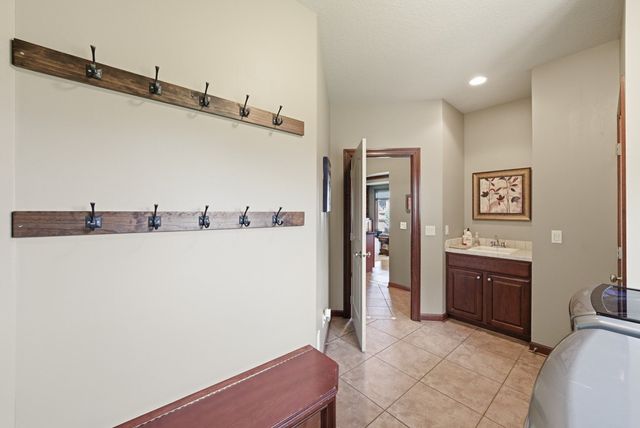 2050 Lakeview Drive, Pleasant Hill, IA 50327