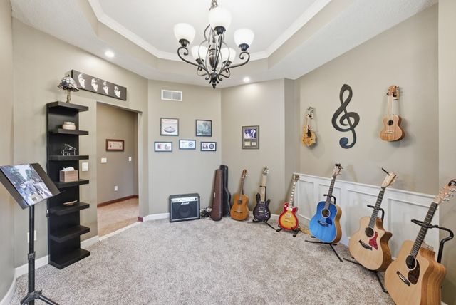 2050 Lakeview Drive, Pleasant Hill, IA 50327