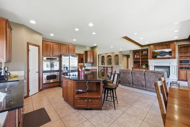 2050 Lakeview Drive, Pleasant Hill, IA 50327