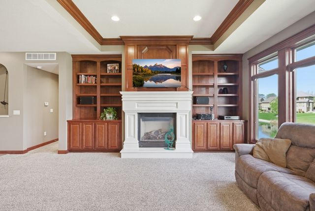 2050 Lakeview Drive, Pleasant Hill, IA 50327