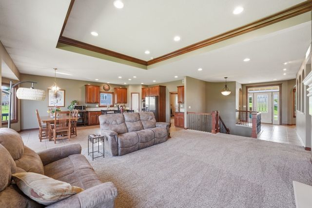 2050 Lakeview Drive, Pleasant Hill, IA 50327
