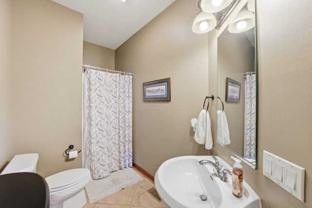 2050 Lakeview Drive, Pleasant Hill, IA 50327