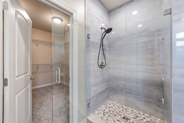 2050 Lakeview Drive, Pleasant Hill, IA 50327
