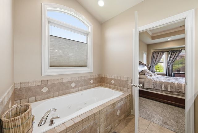 2050 Lakeview Drive, Pleasant Hill, IA 50327