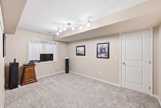 2050 Lakeview Drive, Pleasant Hill, IA 50327