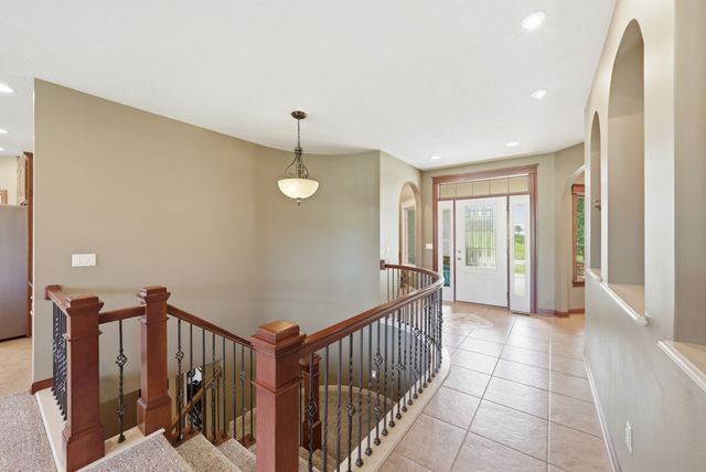 2050 Lakeview Drive, Pleasant Hill, IA 50327