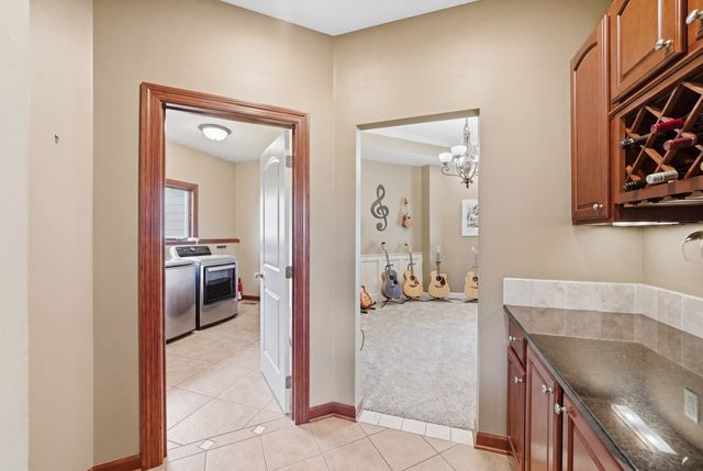 2050 Lakeview Drive, Pleasant Hill, IA 50327