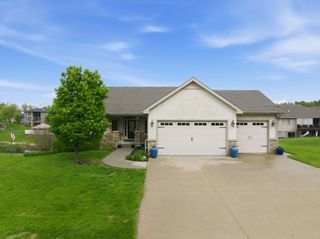 2050 Lakeview Drive, Pleasant Hill, IA 50327